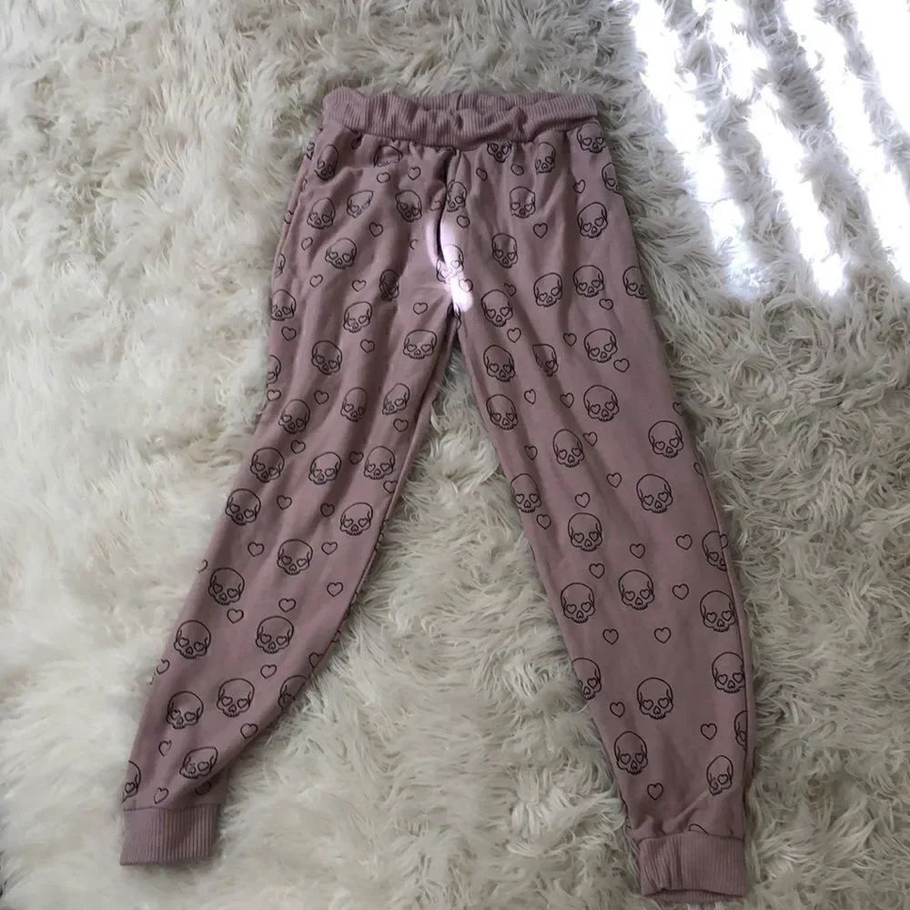 Chaser mauve skulls and hearts joggers size S